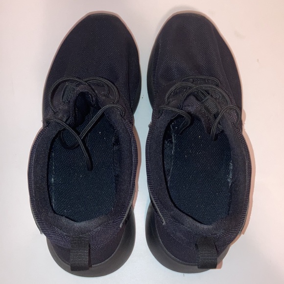 2 for $30 Nike Shoes Roshe One Casual Shoes Black Unisex Big Kids Size 5Y - Picture 8 of 8